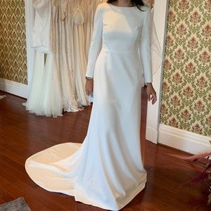 Never worn Vagabond Scarlett wedding gown, size 12.